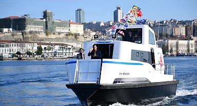 Tarihi haliç tersanesi elektrikli deniz taksilerine kavuştu