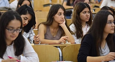 Depremzede kız öğrencilere burs