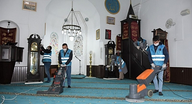 Ramazan öncesi ibadethanelerde temizlik yapılıyor