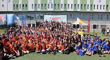 Küçükçekmece'deki Voleybol Şenliği'nde 500 sporcu mücadele etti
