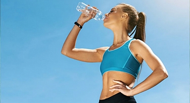 Yaza fit girmek için bol su tüketin