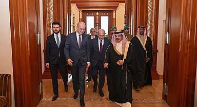 TBMM Başkanı Kurtulmuş, Bahreyn Kralı Al Khalifa ile görüştü