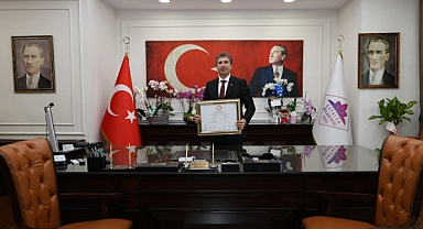 Çatalca'da Erhan Güzel mazbatasını aldı
