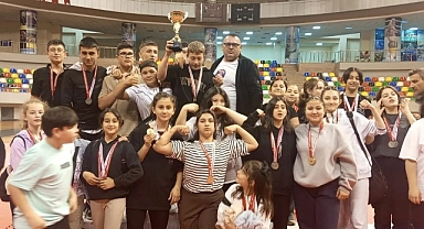 Gümüşyaka Ortaokulu Öğrencileri Bilek Güreşi Turnuvasında İl birincisi oldu
