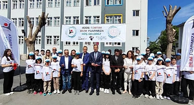 Zekeriya Artar, TÜBİTAK 4006 Bilim Fuarı'nda öğrencilerle buluştu