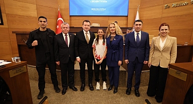 Başarılı sporculara anlamlı ödül