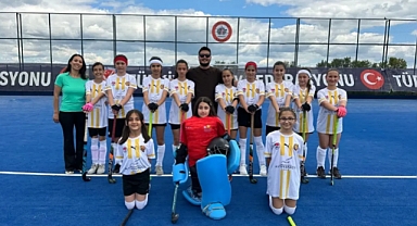 Abdülezel Paşa Ortaokulu Hokey Takımından büyük başarı
