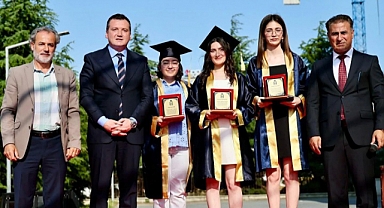 Başkan Balcıoğlu, mezuniyet töreninde gençlerle buluştu