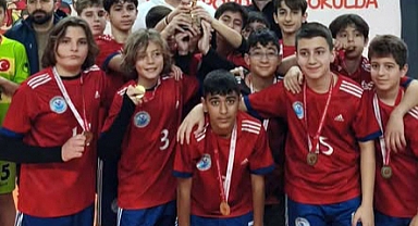 Çağrıbey Ortaokulu Futsalda ilçe şampiyonu oldu