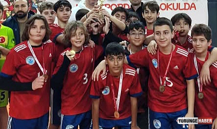 Çağrıbey Ortaokulu Futsalda ilçe şampiyonu oldu