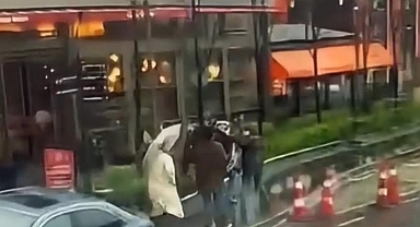 Fırtına dehşeti! Beyoğlu’nda devrilen tabelanın altında kalan genç kadın yoğun bakımda