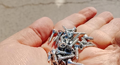 Gelenin lastiği patladı, trafik kilitlendi
