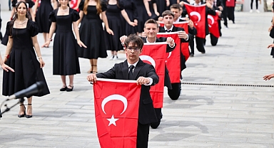 Silivri’de 250 kişilik zeybek gösterisi 
