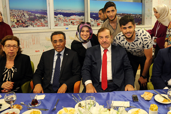 Kadıoğlu üniversite de iftara katıldı