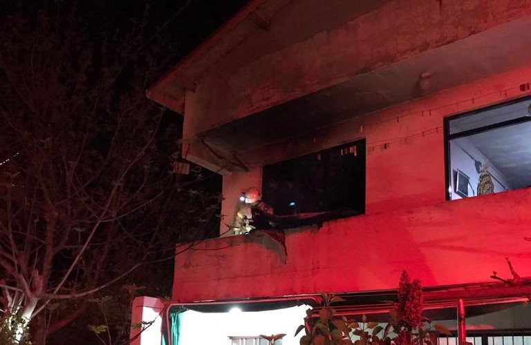 Silivri’de 2 katlı binada yangın çıktı