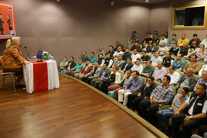 Belediye şoförlerine nezaket eğitimi verildi