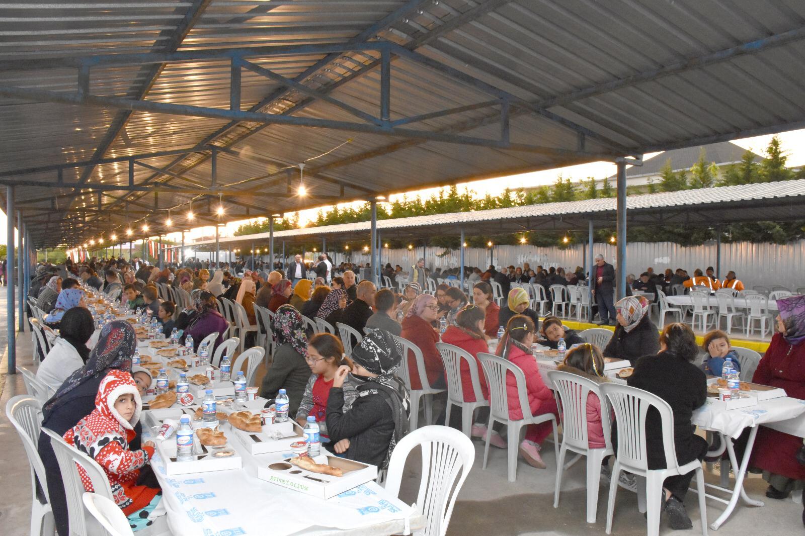 Büyükçavuşlu Gönül Sofrası’nda Oruç Açtı