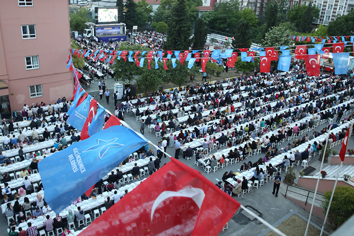 Yeşilova iftarına yoğun ilgi