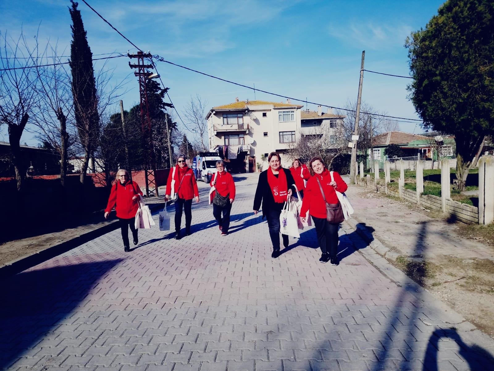 CHP’li kadınlar gidilmedik ev bırakmıyor