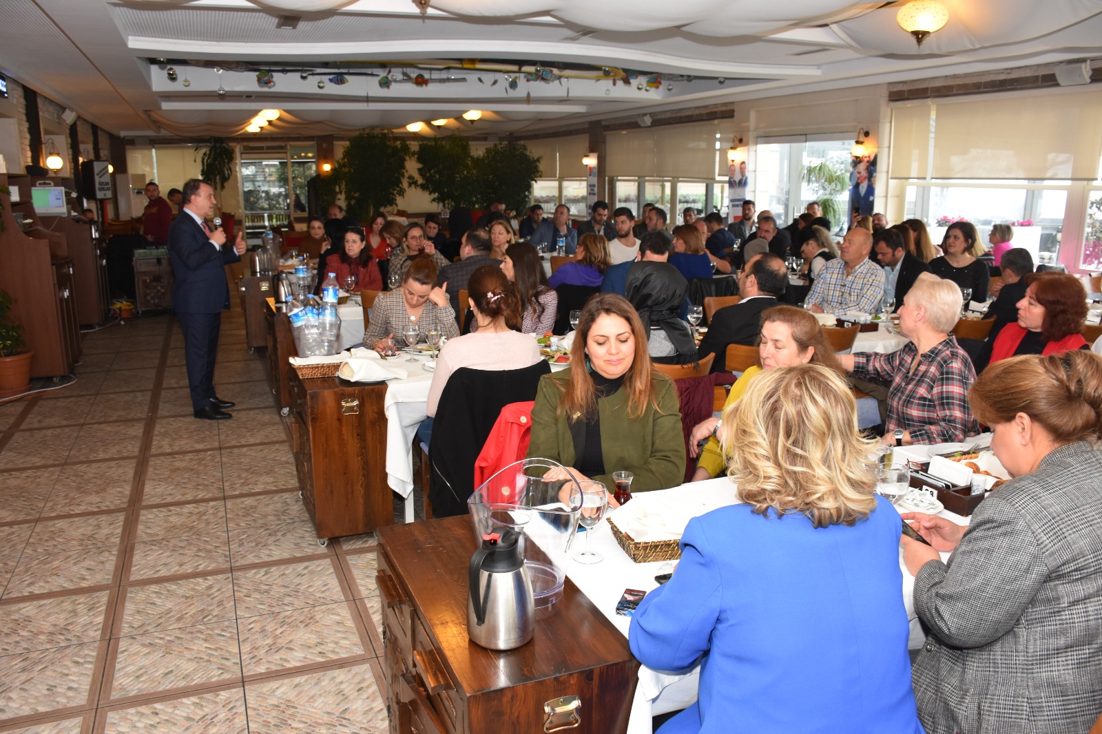 Kadın Kuaförleri, Işıklar ile bir araya geldi