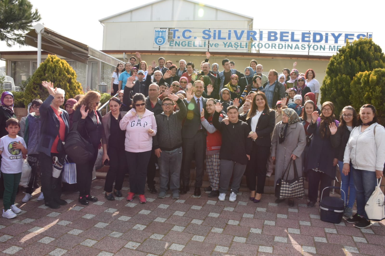 Başkan Yılmaz Özel Çocukları Yolcu Etti