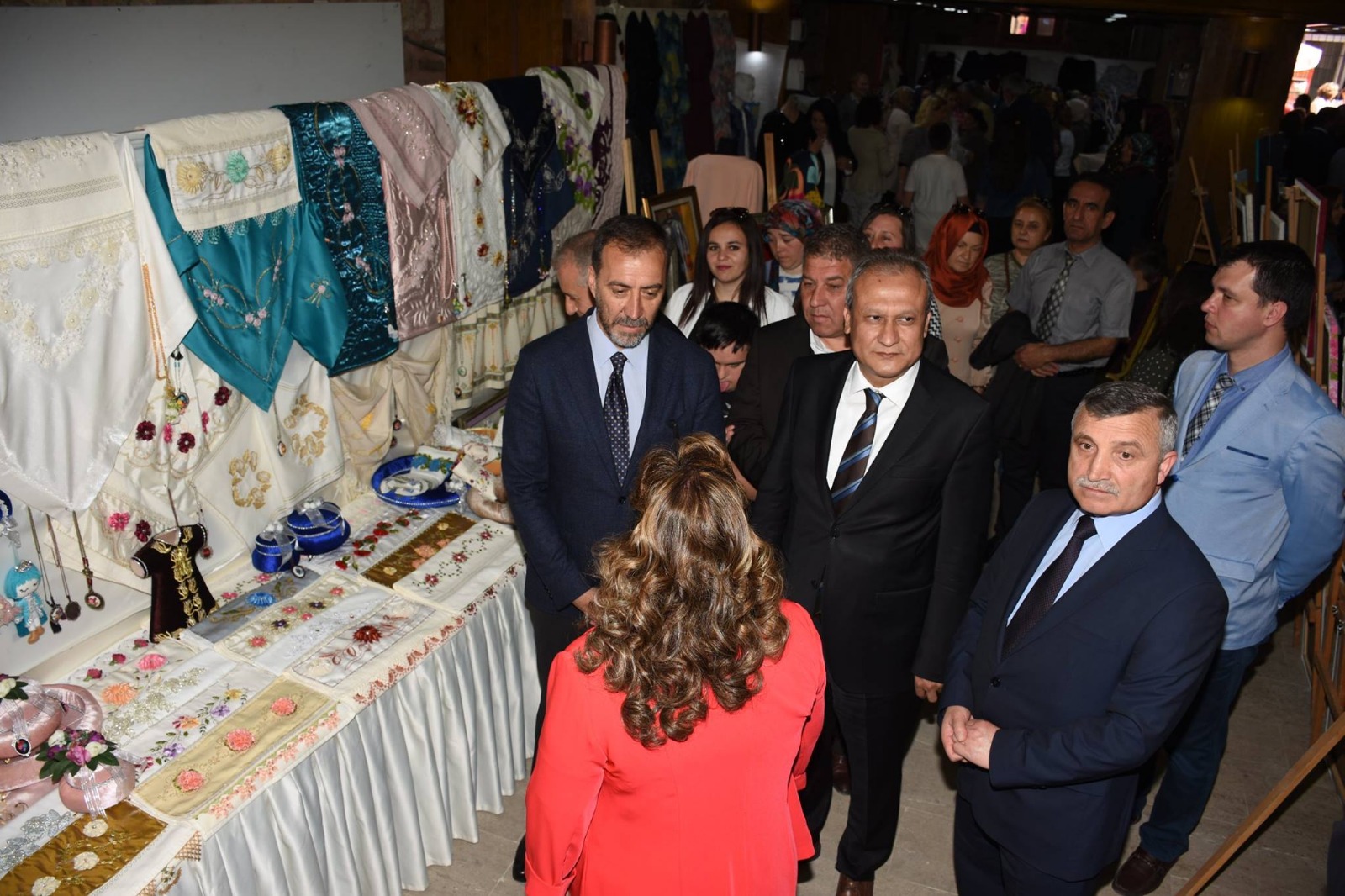 Halk Eğitim’in yılsonu sergisine yoğun ilgi