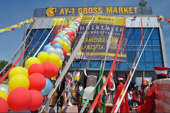 AY1 Hipermarketleri görkemli bir törenle açıldı