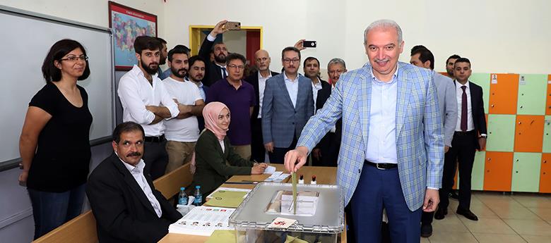 Mevlüt UYSAL, oyunu Başakşehir'de kullandı