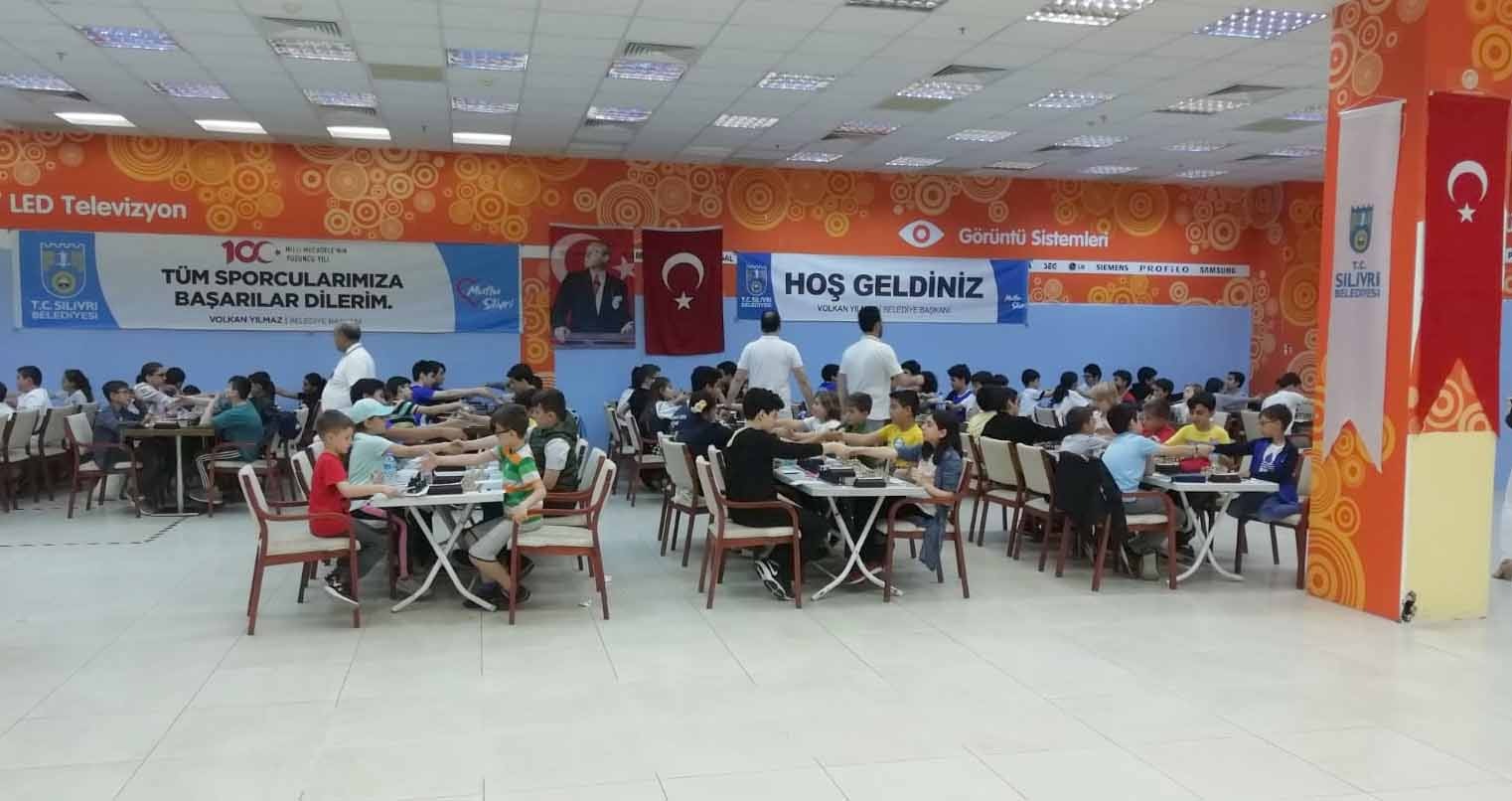 Satranç Turnuvasında Kıyasıya Yarış