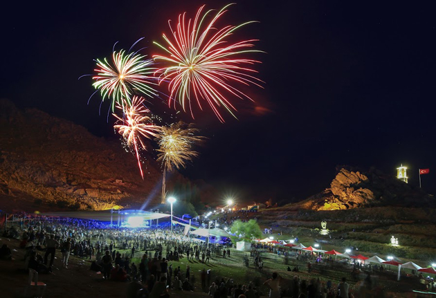 Dünya'nın Merkezinde Görkemli Festival