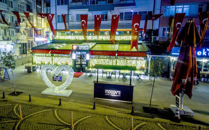Moody's Cafe Restaurant 'kısa bir mola' dedi