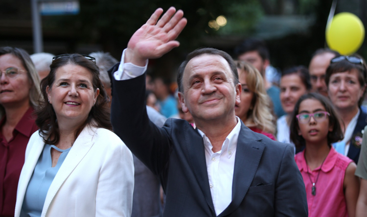 Özcan Işıklar, hakkım geçtiyse helal olsun