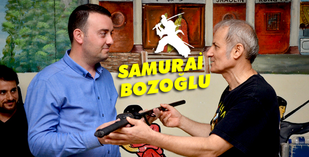 Ahmet Şimşek, Bozoğlu'na 'Samurai Kılıcı' hediye etti