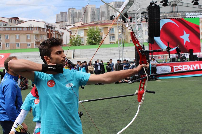 Esenyurt’ta karneyi alan yaz okuluna koştu