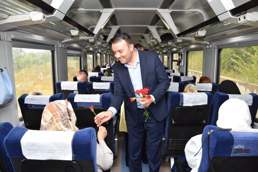 Kurfallı'da duran trenin ilk yolcusu "Başkan Bozoğlu" oldu