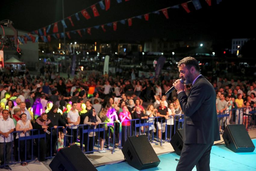 Hüseyin Turan ile türkü dolu gece