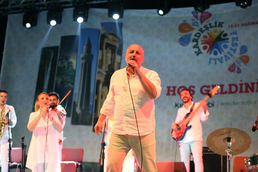 Kardeşlik festivalinde kardeş türküler
