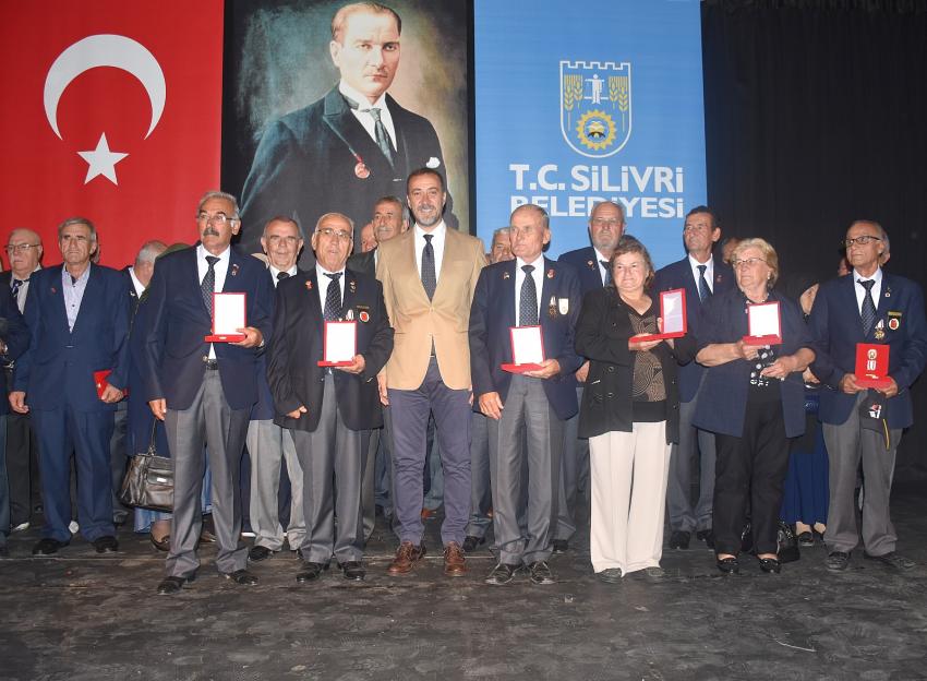 Kıbrıs gazileri milli mücadele madalyalarını aldı