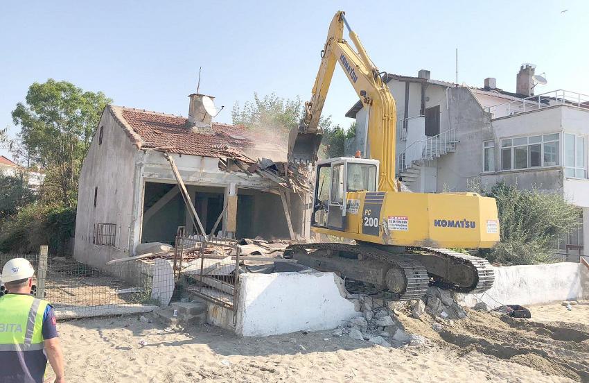 Mimarsinan Mahallesi'ndeki metruk bina yıkıldı