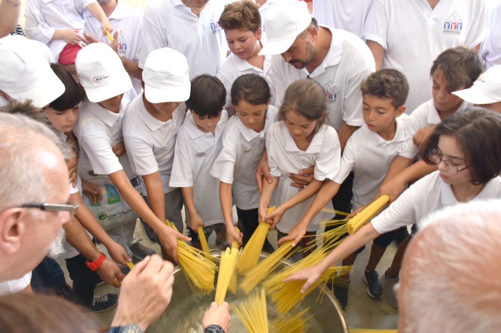Minikler babaları ile doyasıya vakit geçirdi
