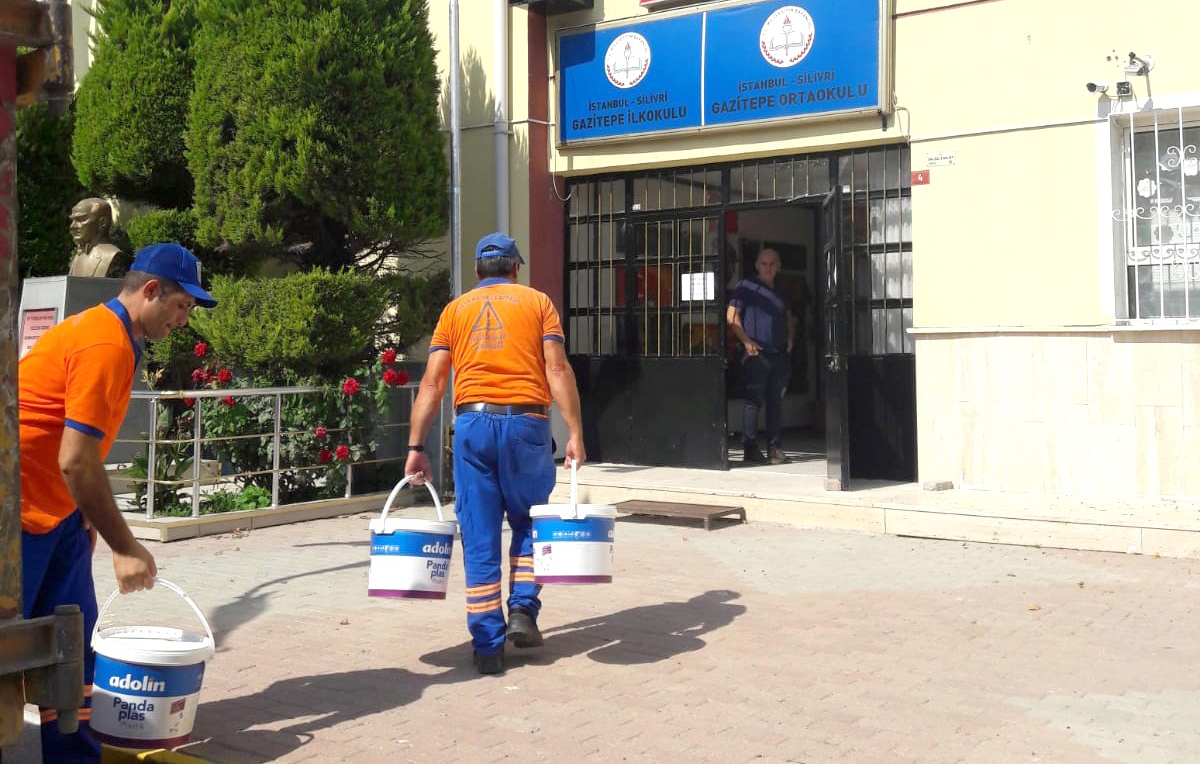 Belediyeden okullara boya yardımı