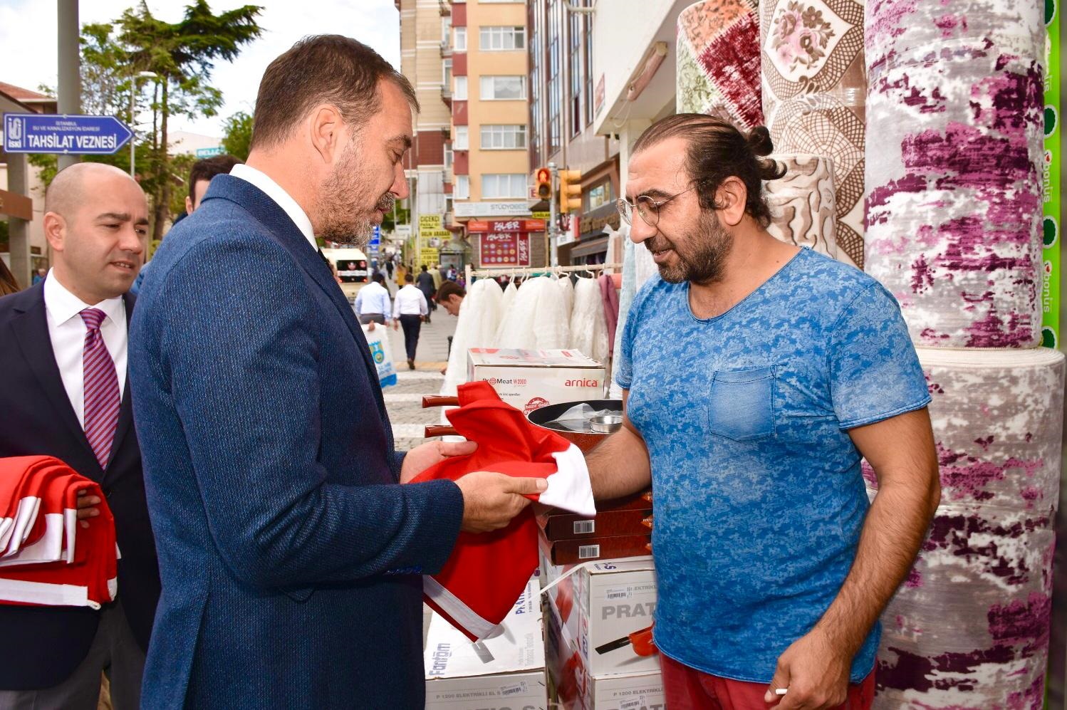Başkan Yılmaz'dan Ay Yıldızlı destek